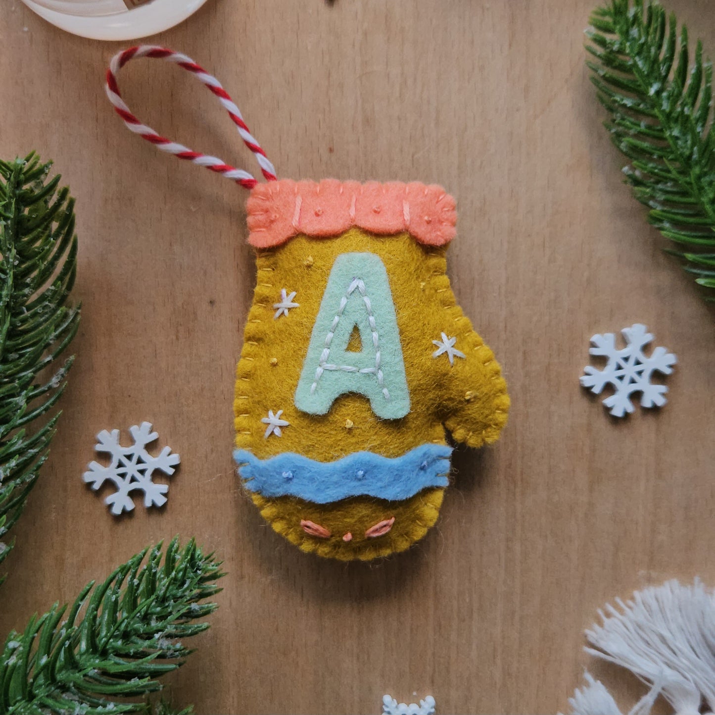 Advent Calendar 2025 - Day 5 - Monogram Mitten