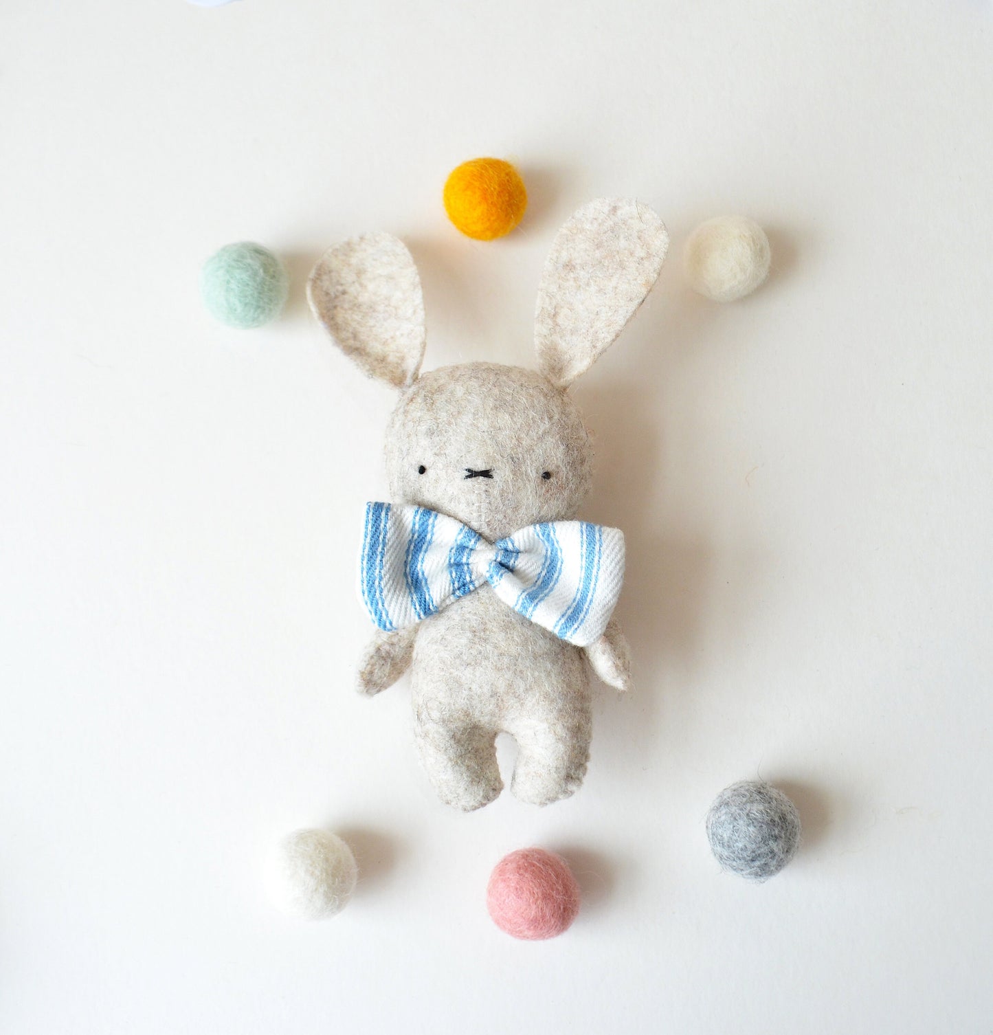 Bunny with a bow PDF pattern + tutorial