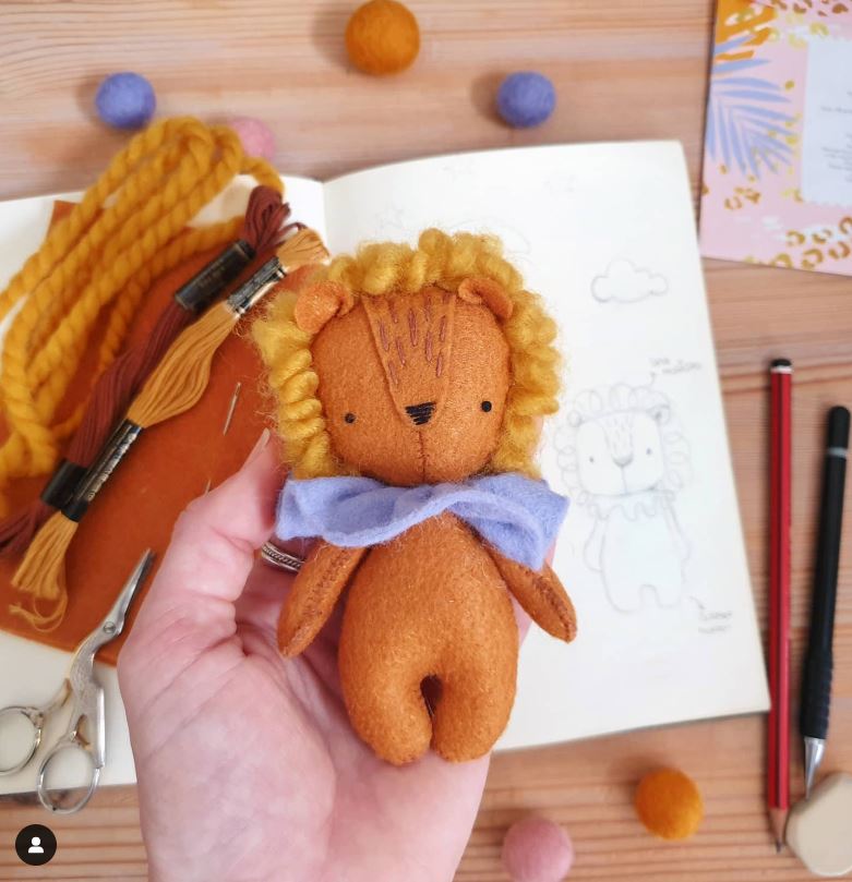 Dandy Lion with Ruff PDF Patterns + Tutorial
