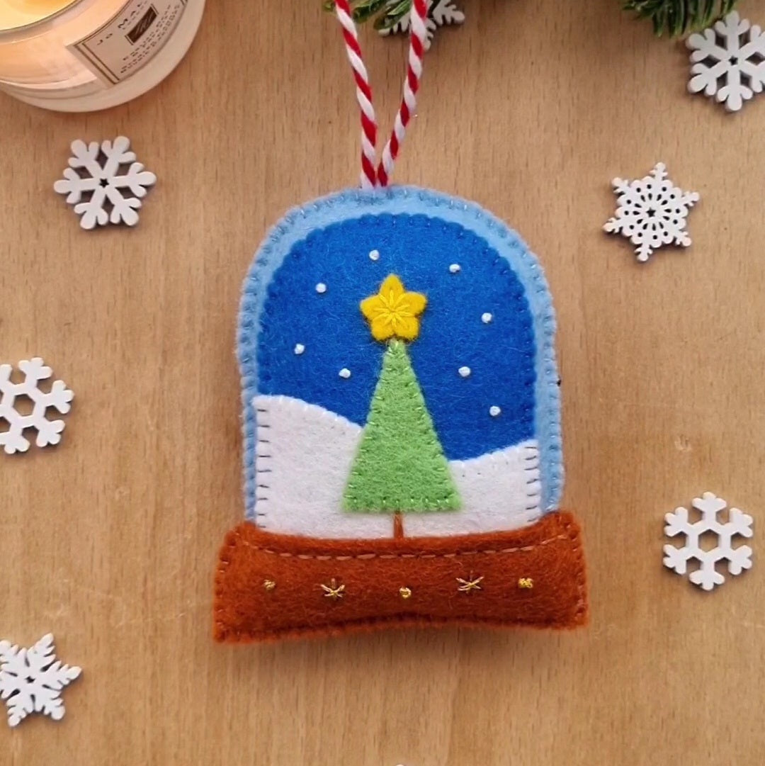 Advent Calendar 2024 Snow Globe Day 4 PDF pattern What a Curly Life