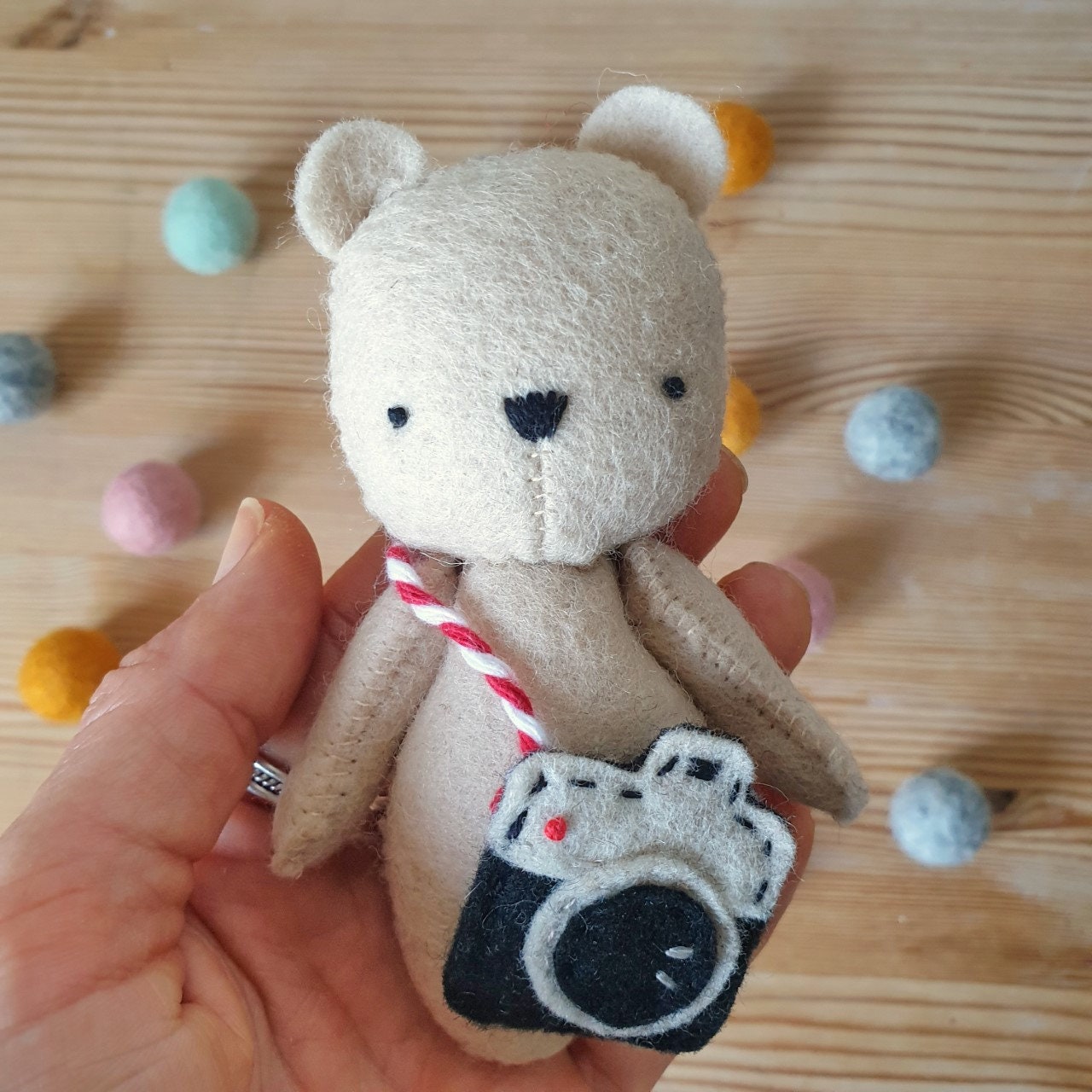 Bear with a camera PDF pattern + tutorial