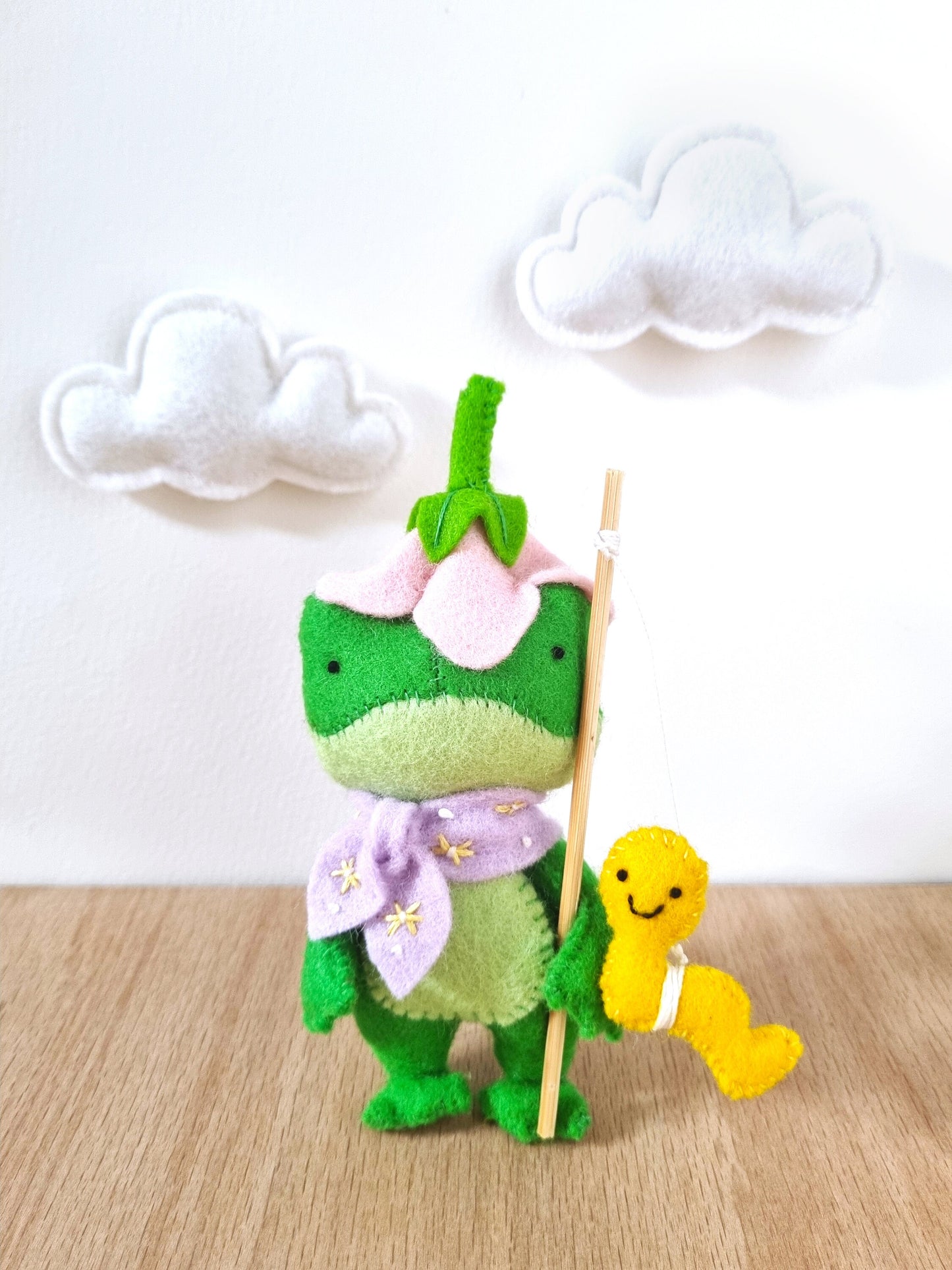 Frog and worm PDF Pattern and tutorial