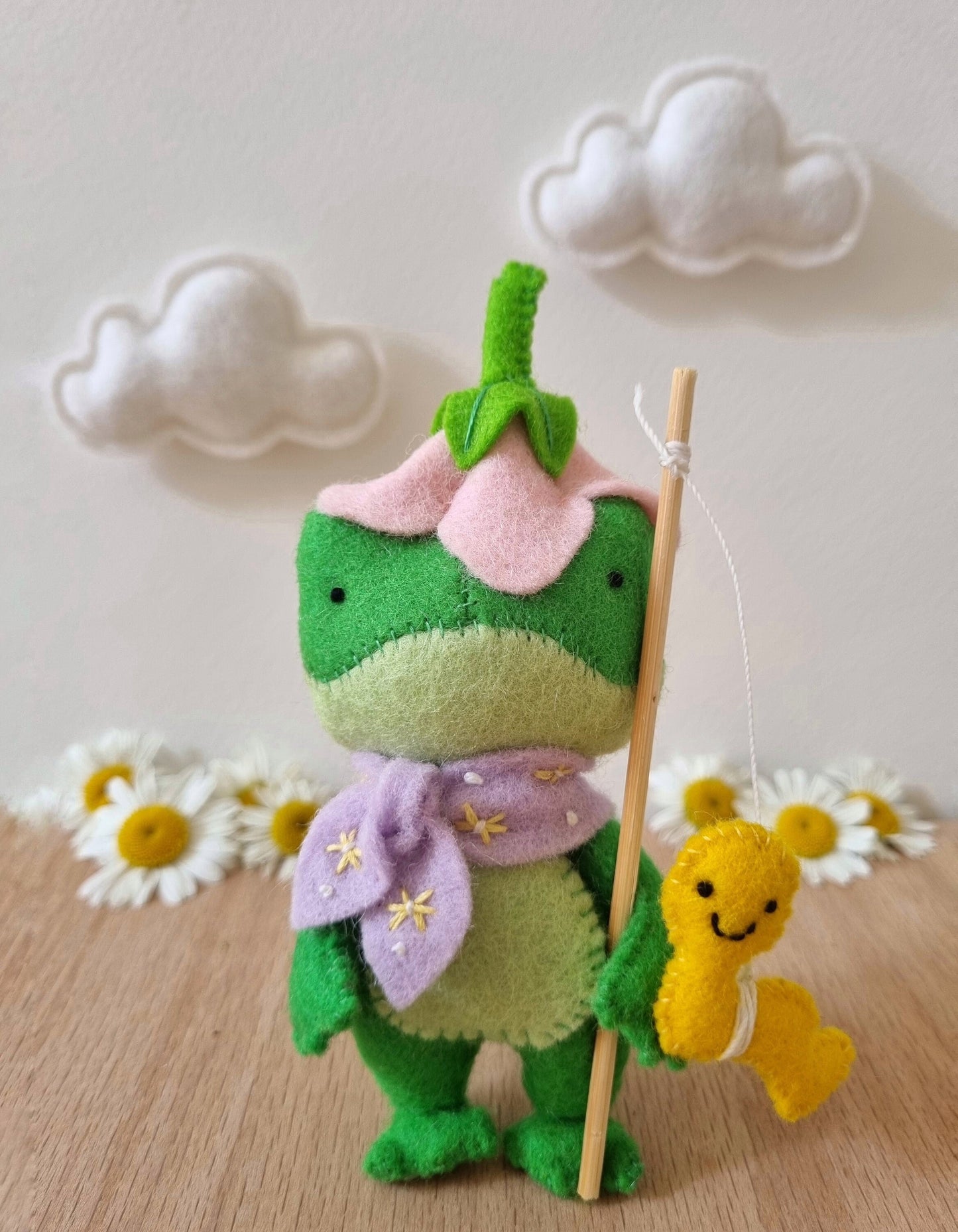 Frog and worm PDF Pattern and tutorial