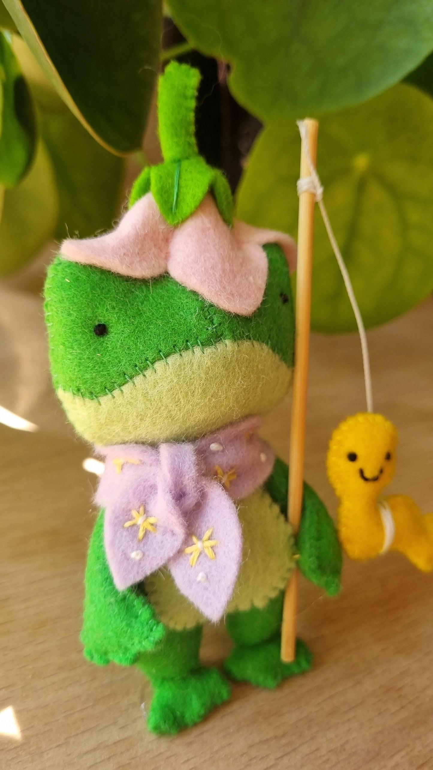 Frog and worm PDF Pattern and tutorial